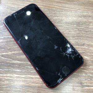 iPhone8ガラス割れ