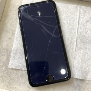 iPhoneSE2　ガラス割れ修理