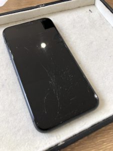 iPhone11 ガラス割れ